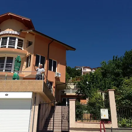 Taraleja בית הארחה 2*
